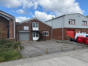 2 Brownfields Court, Welwyn Garden City for lease Building Photo- Image 1 of 3