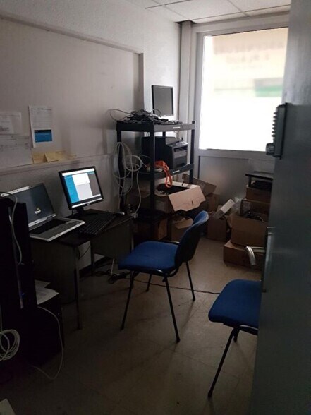 Flex in Pessac for lease - Building Photo - Image 3 of 5