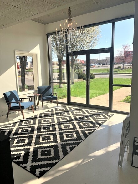 616 S College Mall Rd, Bloomington, IN for sale - Building Photo - Image 3 of 16