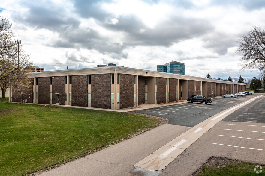 5624-5628 Lincoln Dr, Edina, MN for lease - Building Photo - Image 1 of 31