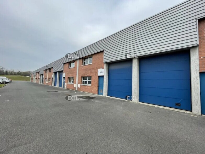 Flex in Chambly for lease - Building Photo - Image 1 of 7