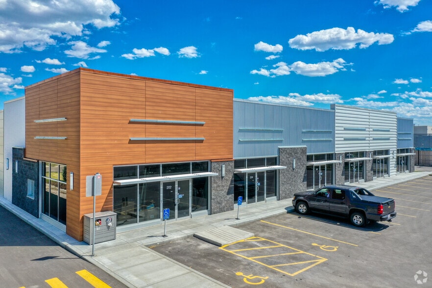 5333 61 Ave SE, Calgary, AB for lease - Building Photo - Image 1 of 5