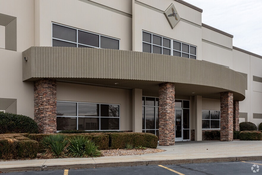 9875 S 500 W, Sandy, UT for lease - Building Photo - Image 2 of 6