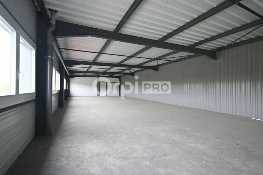 Office in Sennecey-le-Grand for lease - Interior Photo - Image 2 of 5