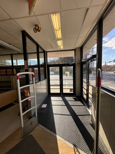 2901 Springfield Rd, Broomall, PA for lease - Interior Photo - Image 3 of 15