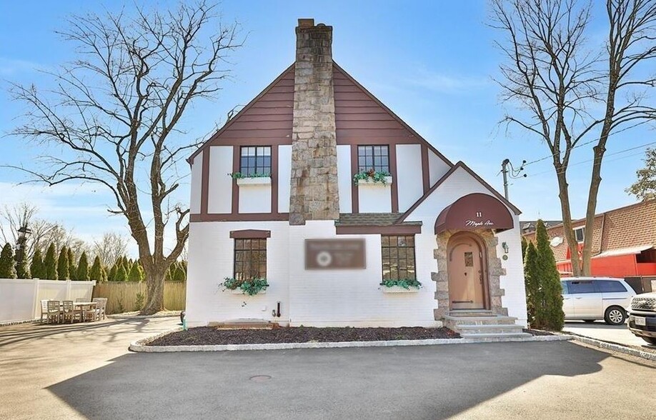 11 Maple Ave, Armonk, NY for sale - Primary Photo - Image 1 of 1