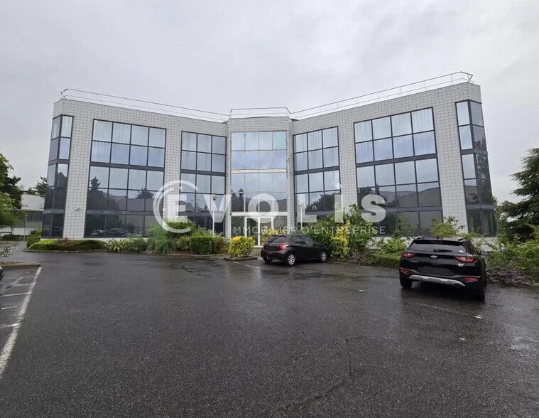 Office in Palaiseau for sale - Building Photo - Image 1 of 8