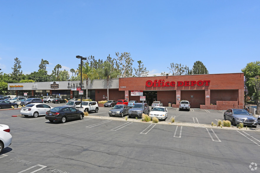 1240 Vine St, Los Angeles, CA for lease - Building Photo - Image 1 of 3