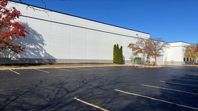 1290-1298 Ensell Rd, Lake Zurich, IL for lease Building Photo- Image 2 of 3