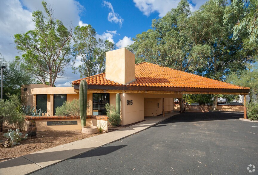 915 N Swan Rd, Tucson, AZ 85711
