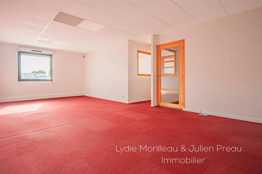 Office in Basse-Goulaine for lease - Interior Photo - Image 2 of 6