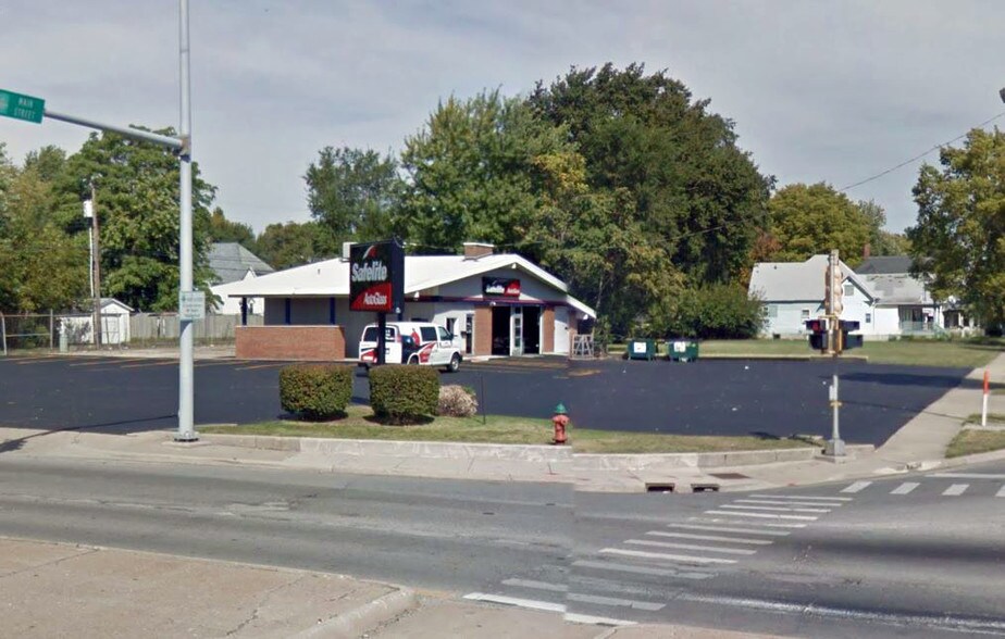 1303 N Main St, Decatur, IL 62526