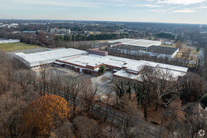 104 E Park St, Bordentown, NJ for lease - Building Photo - Image 1 of 19