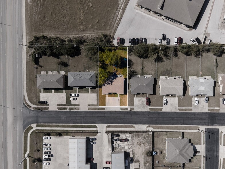 Stable Duplex portfolio of 4 properties for sale on LoopNet.com - Building Photo - Image 2 of 19