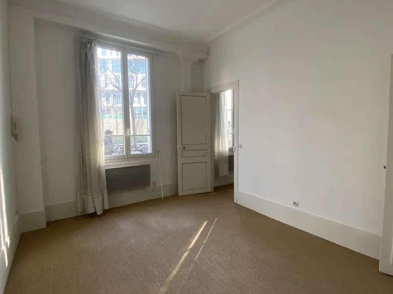 Office in Paris for lease - Interior Photo - Image 2 of 3