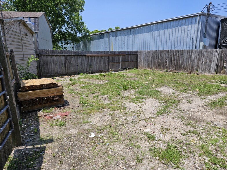 251 Gonyo Ln, Richmond, TX for lease - Building Photo - Image 3 of 11