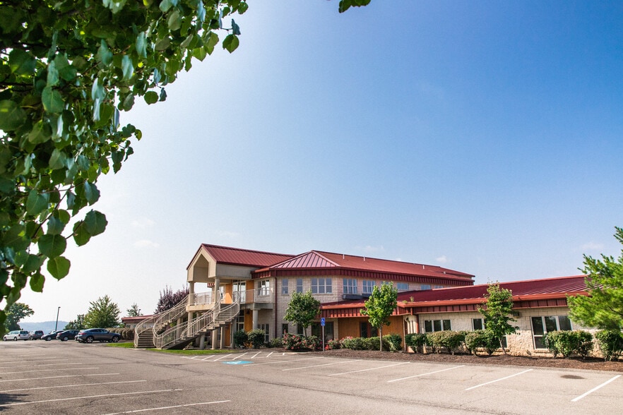 100 Emerson Ln, Bridgeville, PA for lease - Building Photo - Image 3 of 25