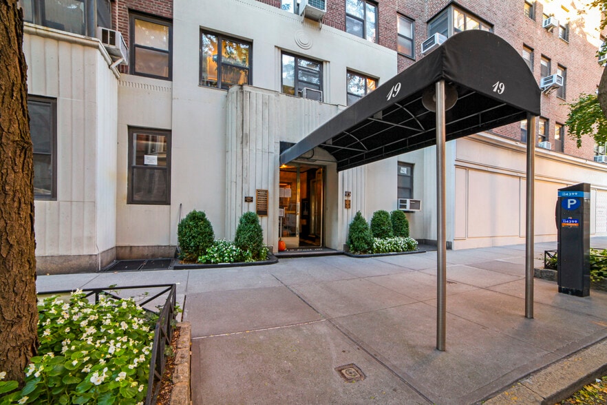 19 E 80th St, New York, NY for lease - Building Photo - Image 3 of 3