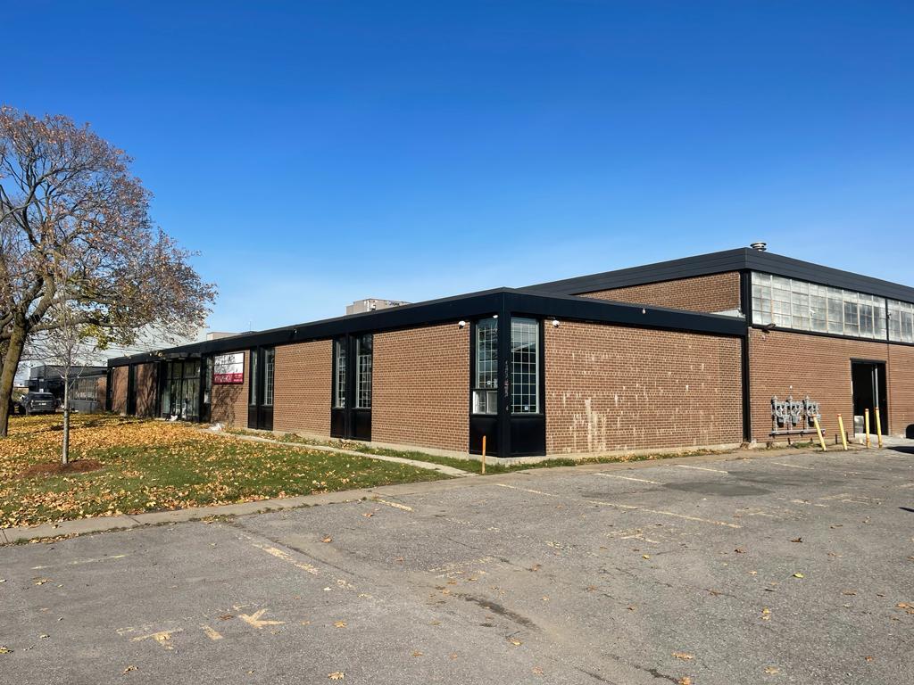 8531 Ch Delmeade, Mont-Royal, QC for lease Building Photo- Image 1 of 6