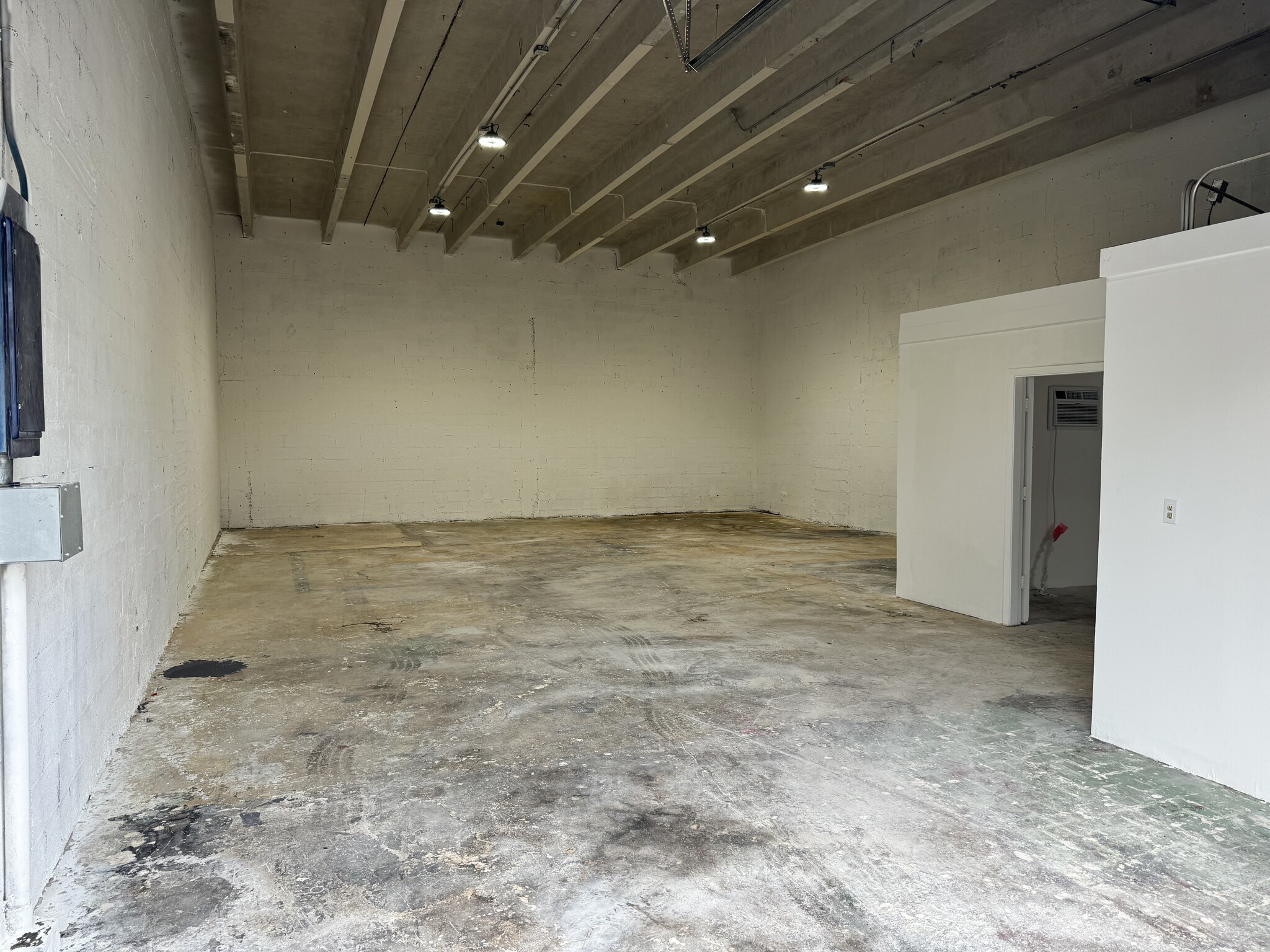 7403 NW 7th St, Miami, FL for lease Building Photo- Image 1 of 4