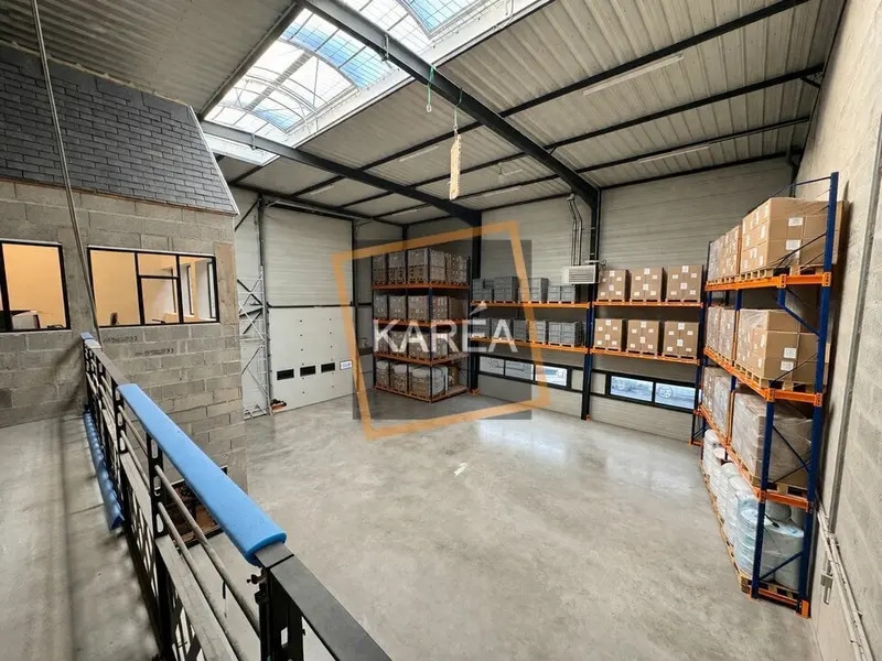 Location Local d'activités 450 m² - Photo 1