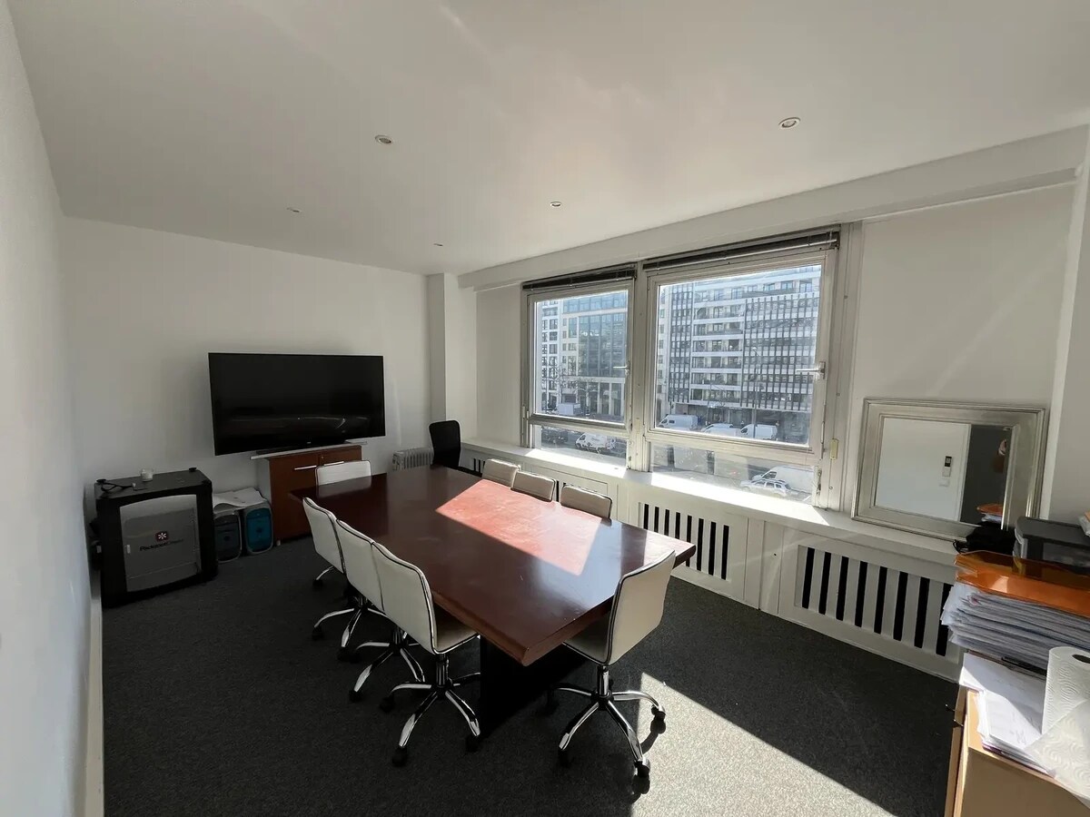 Neuilly-sur-Seine, HDS 92200 -  -  - Interior Photo - Image 1 of 3