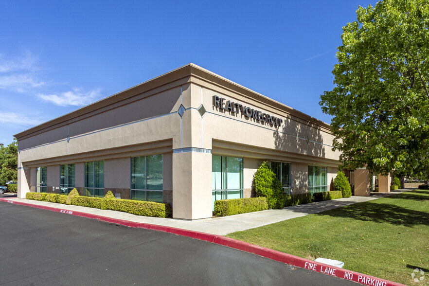 7675 N Ingram Ave, Fresno, CA for lease - Building Photo - Image 1 of 4