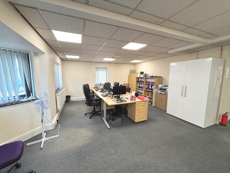 56 Radcliffe Rd, West Bridgford for sale - Interior Photo - Image 2 of 11