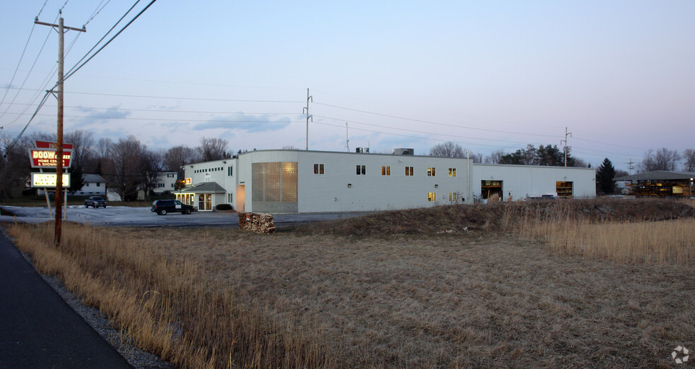 5912 N Burdick St, East Syracuse, NY for lease - Building Photo - Image 1 of 10