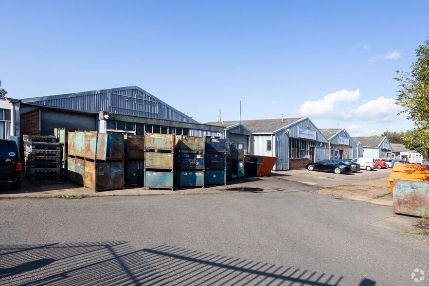 Baryta Close, Stanford Le Hope for sale - Primary Photo - Image 1 of 19