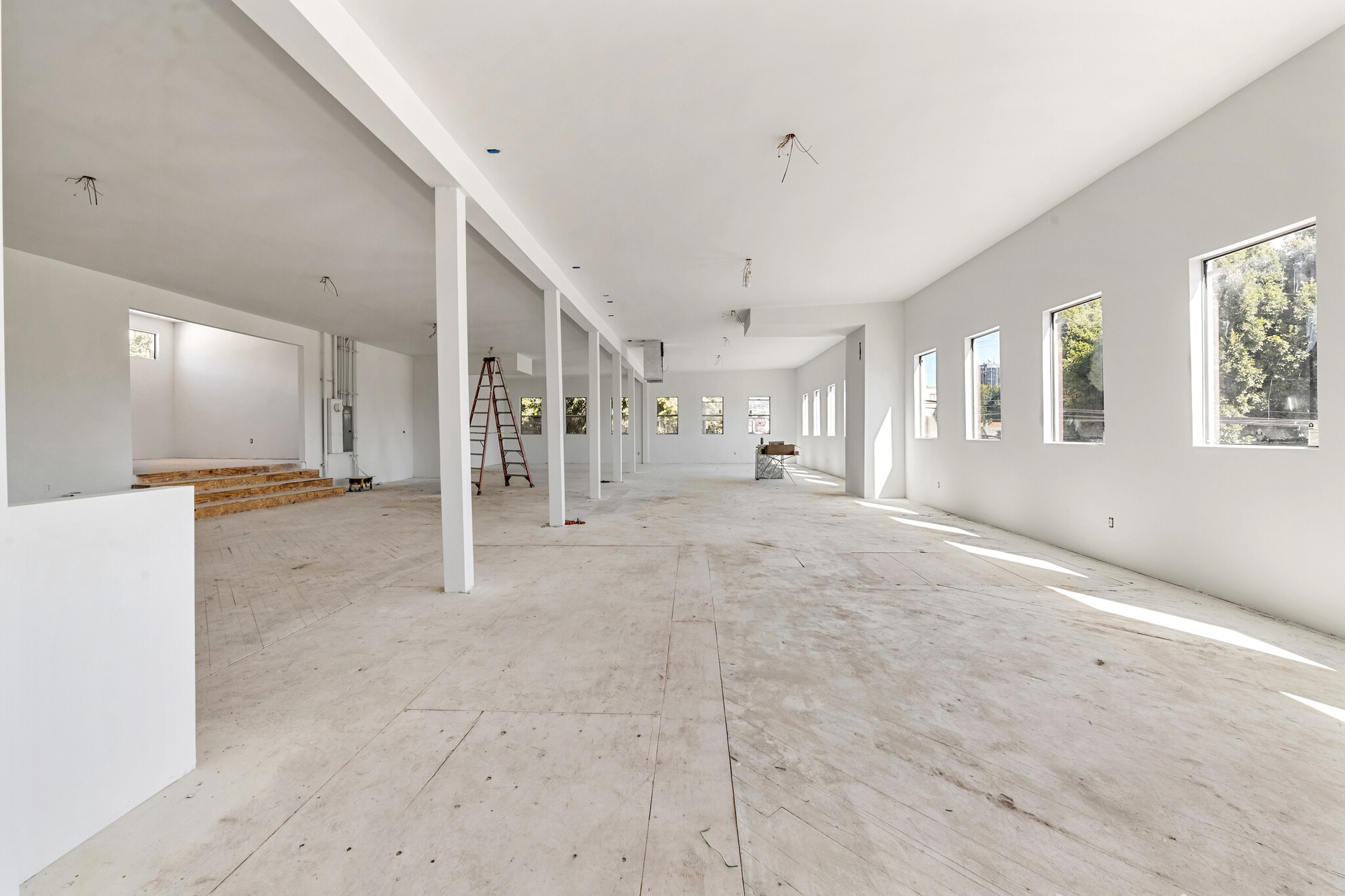 6600 Lexington Ave, Los Angeles, CA for lease Interior Photo- Image 1 of 7