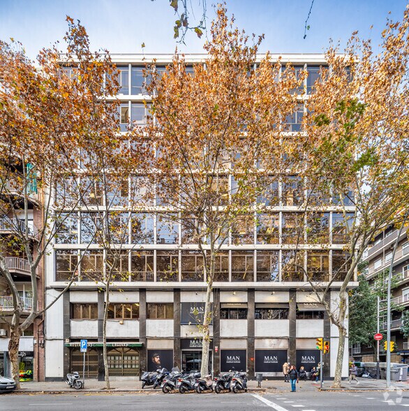 Office in Barcelona, Barcelona for lease - Building Photo - Image 2 of 5