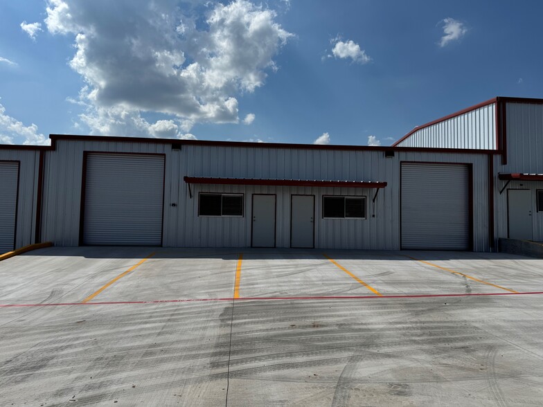 398 County Road 410, Spicewood, TX for lease - Building Photo - Image 3 of 9