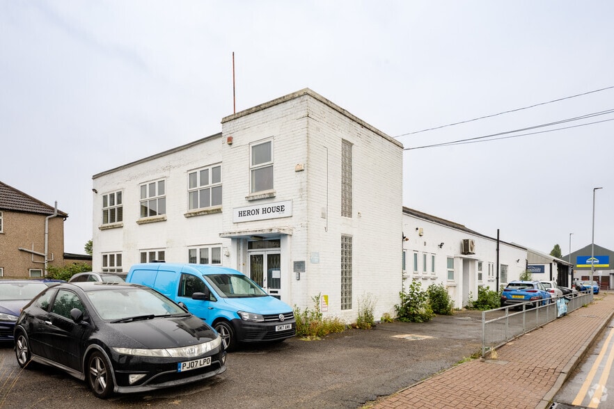 86-88 Hampton Rd W, Feltham for sale - Primary Photo - Image 1 of 2