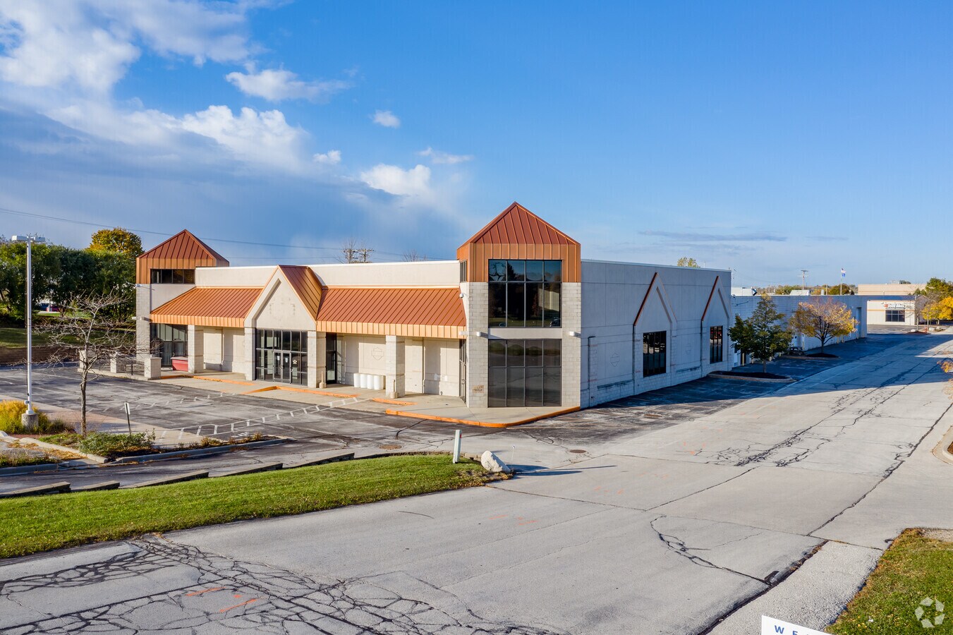 1925 S Moorland Rd, New Berlin, WI 53151