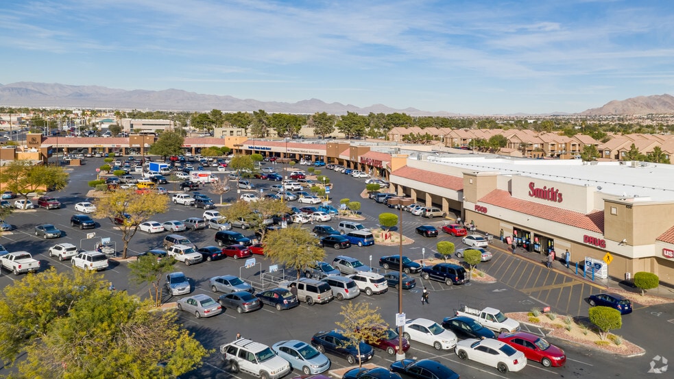 450-570 N Nellis Blvd, Las Vegas, NV for lease - Building Photo - Image 2 of 12