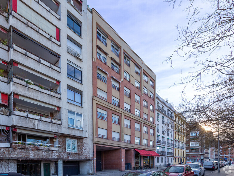 Calle de Irún, 23, Madrid, Madrid for lease - Building Photo - Image 2 of 2