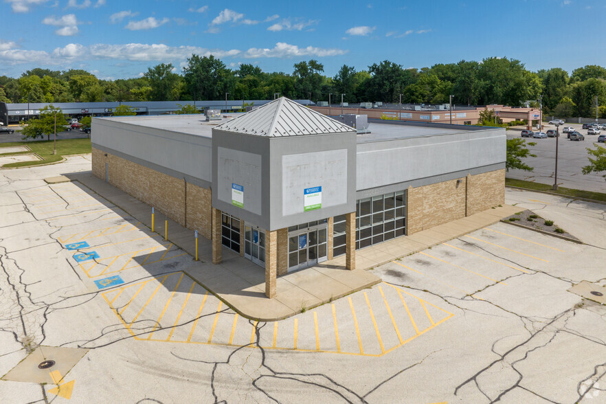 1490 W Center Ave, Essexville, MI for lease - Building Photo - Image 3 of 36