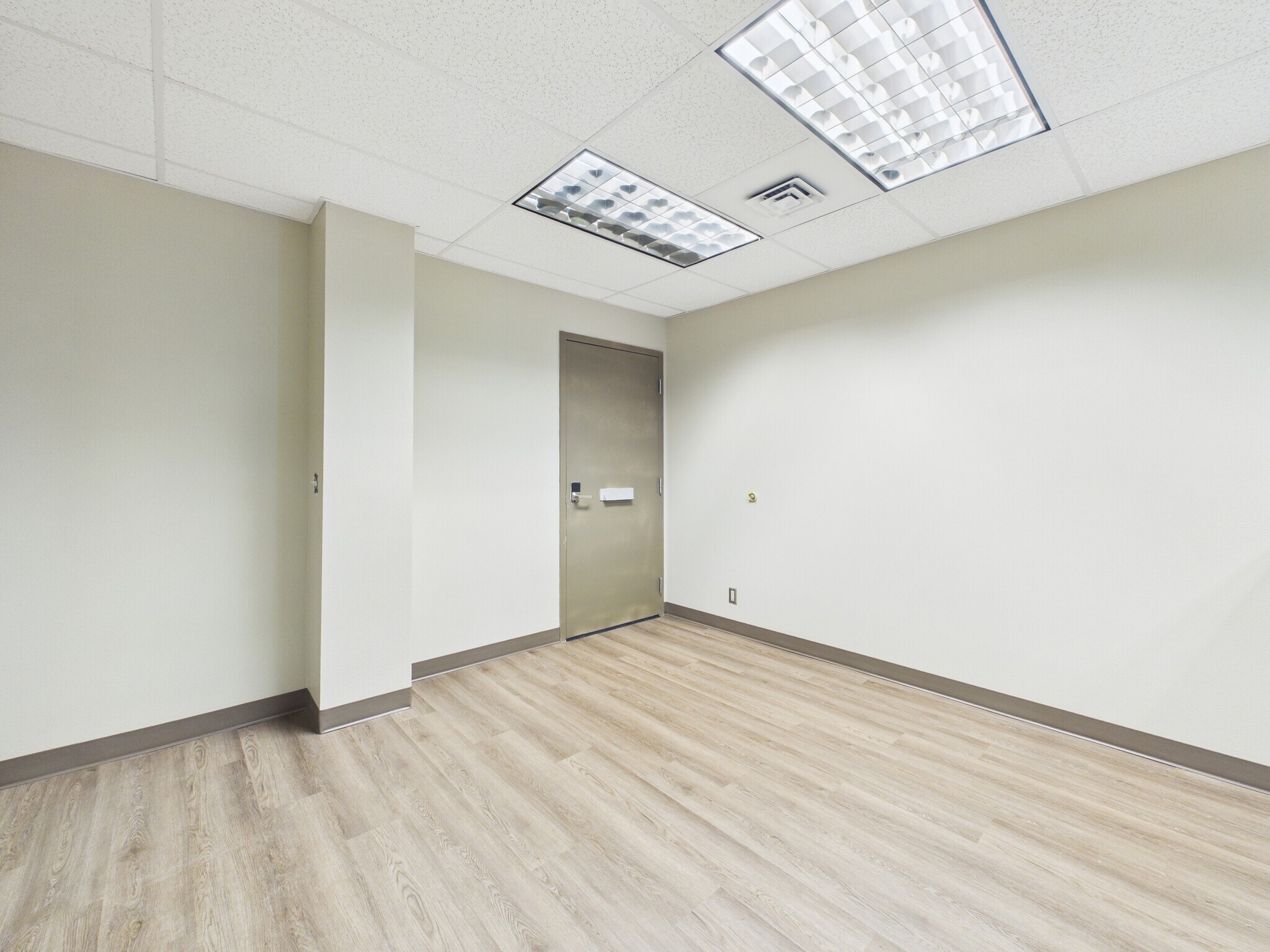 12615 E Mission Ave, Spokane Valley, WA for lease Interior Photo- Image 1 of 11