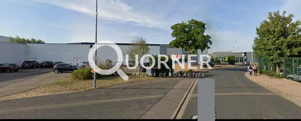 Retail in Saint-Clément for lease - Building Photo - Image 2 of 4