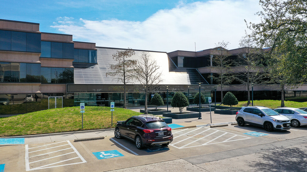 17300 N Dallas Pky, Dallas, TX for lease - Building Photo - Image 2 of 15