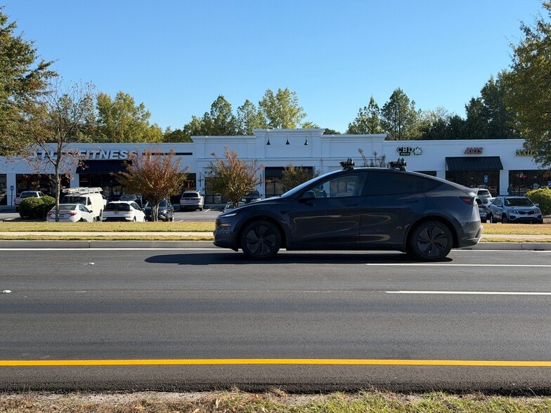 5770 Peachtree Industrial Blvd, Norcross, GA for lease - Building Photo - Image 2 of 10