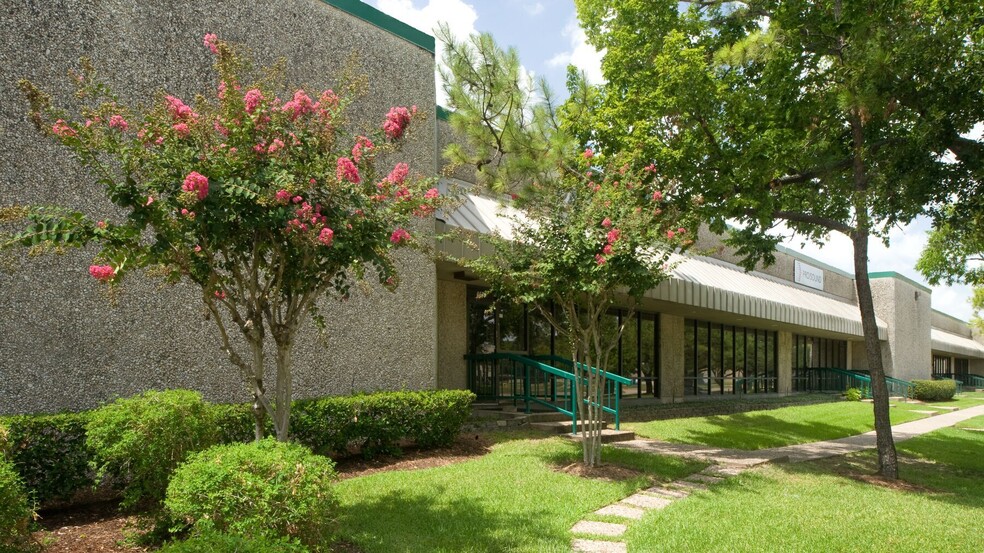 3701-3749 Yale St, Houston, TX for lease - Building Photo - Image 1 of 11