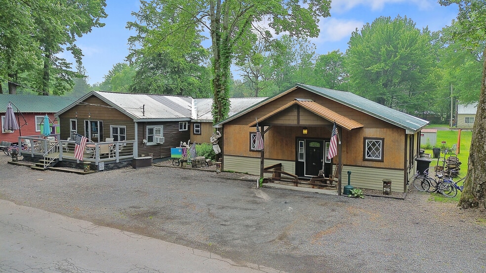 Sylvan Beach Development + Airbnb portfolio of 6 properties for sale on LoopNet.com - Building Photo - Image 2 of 6