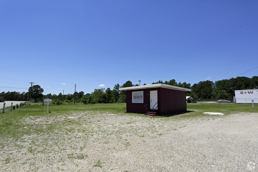 1000 Honeycutt Rd, Fayetteville, NC for sale - Building Photo - Image 2 of 4