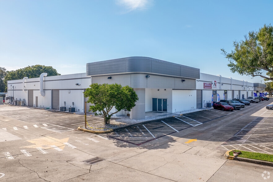 9751 Delegates Dr, Orlando, FL for lease - Building Photo - Image 1 of 4
