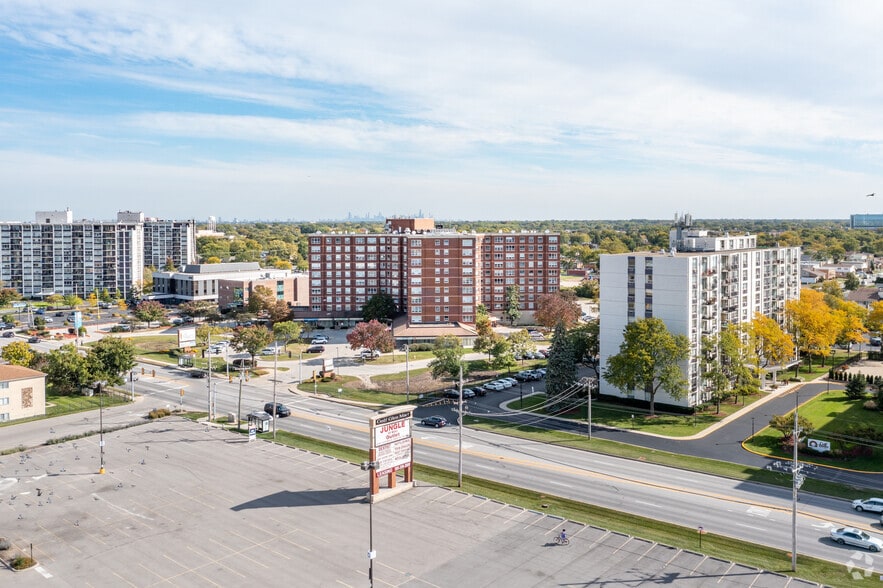 8975 W Golf Rd, Niles, IL for lease - Aerial - Image 2 of 16