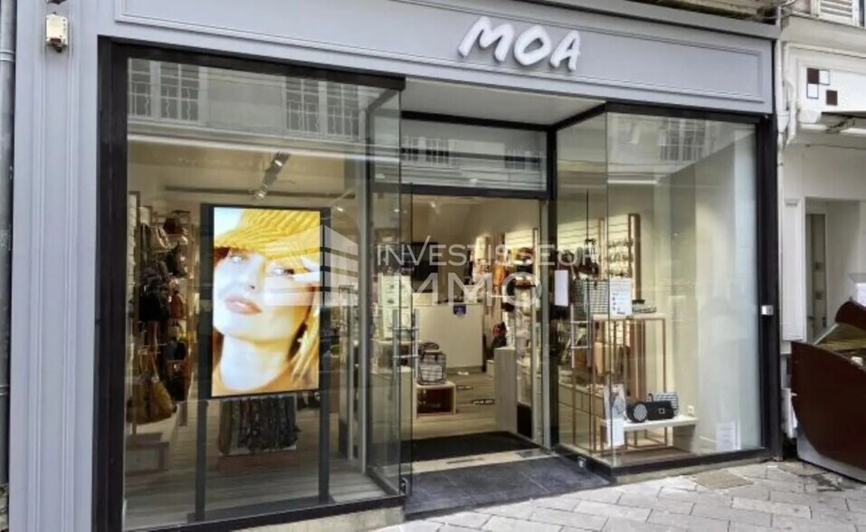 Retail in Poitiers for lease - Building Photo - Image 2 of 2