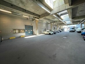 Flex in Pantin for sale Interior Photo- Image 1 of 4