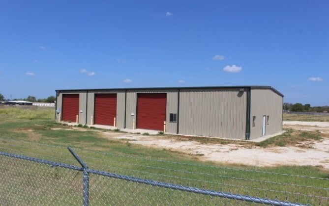 681 Loop 282 & Hwy 16, Poteet, TX for sale Primary Photo- Image 1 of 1